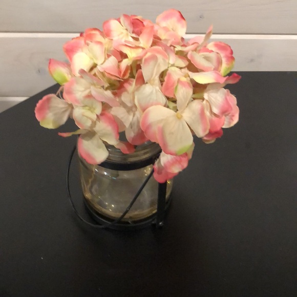 Floral Arrangement - Picture 2 of 2